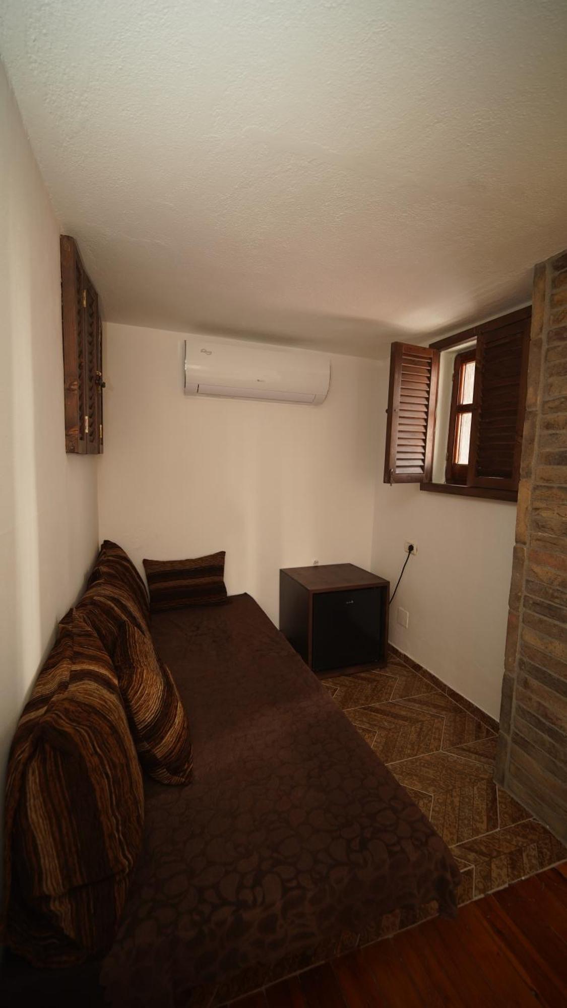 Relax Inn Корча Екстер'єр фото