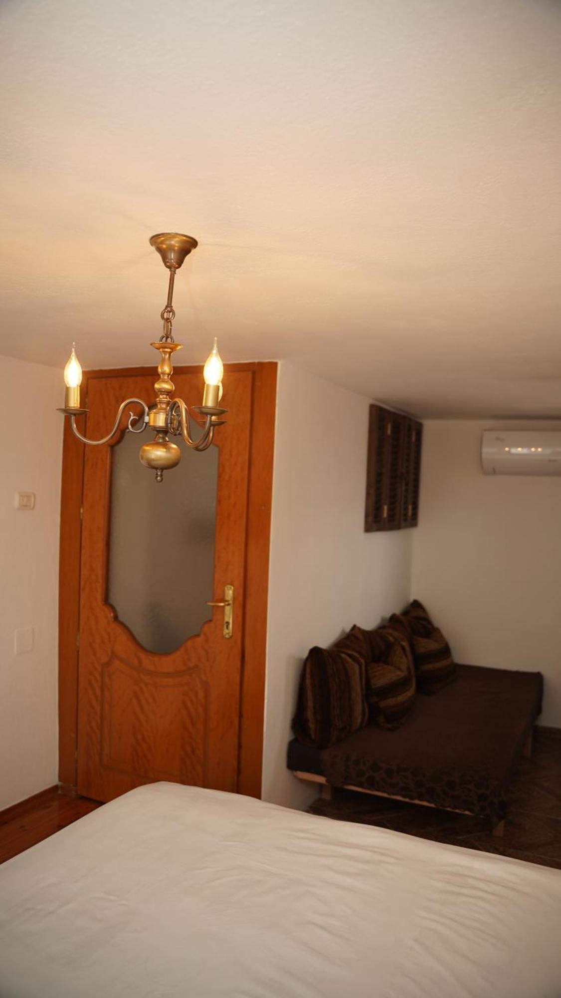 Relax Inn Корча Екстер'єр фото