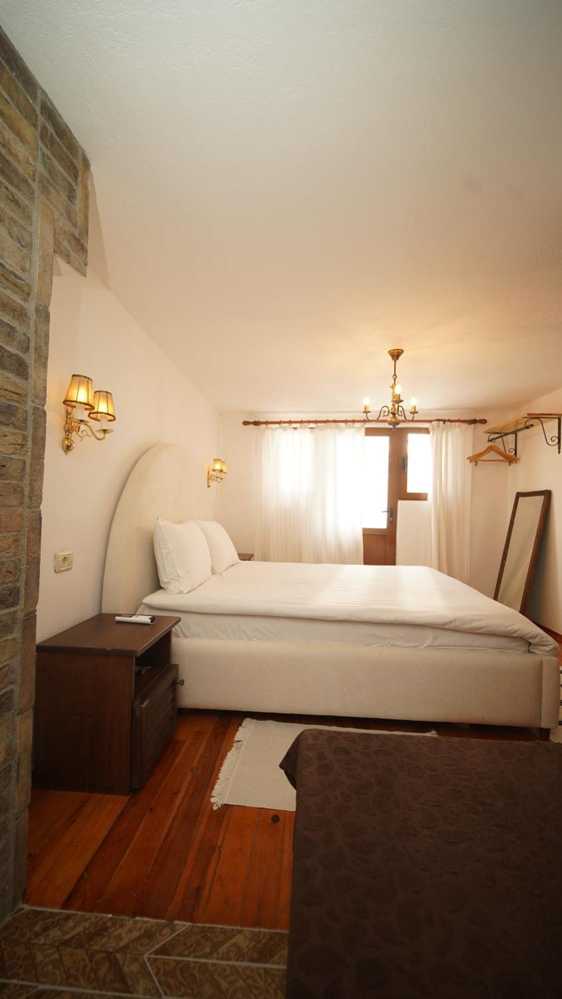 Relax Inn Корча Екстер'єр фото